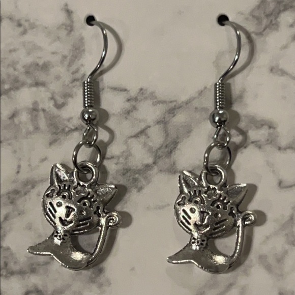 🔴Handmade Silver Cat Earrings🐱 - Picture 3 of 3